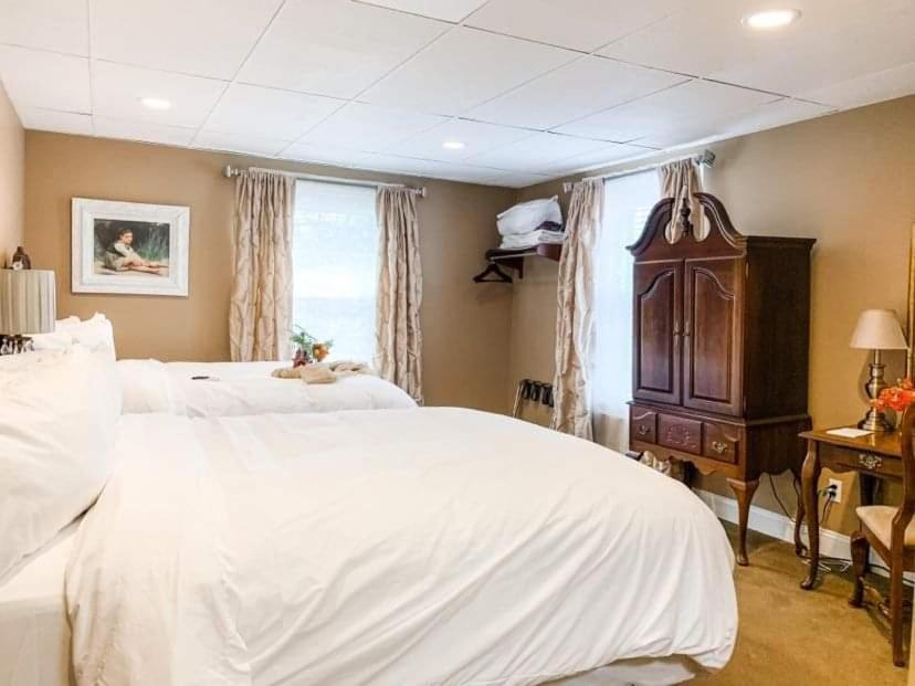 The Sherwood Hotel Greene Bagian luar foto