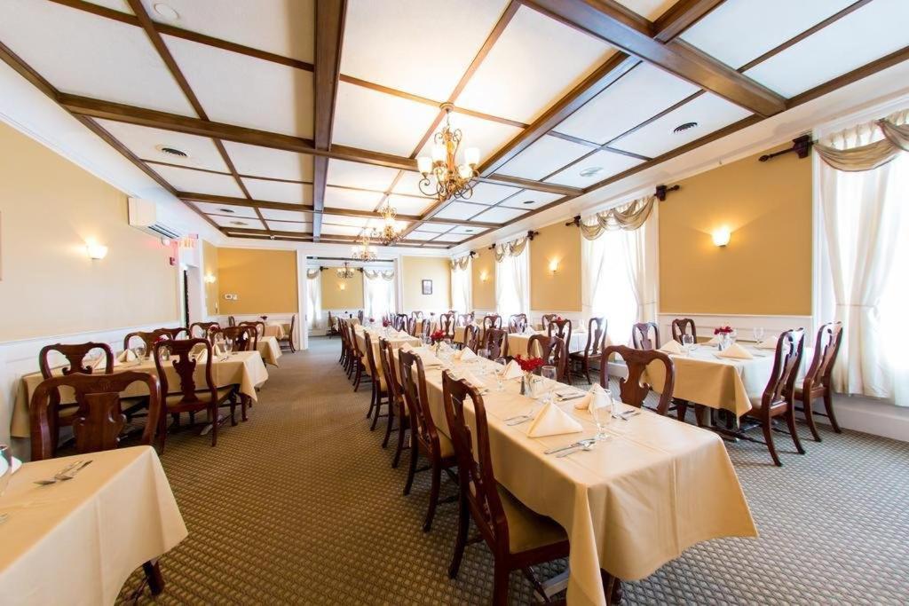 The Sherwood Hotel Greene Bagian luar foto