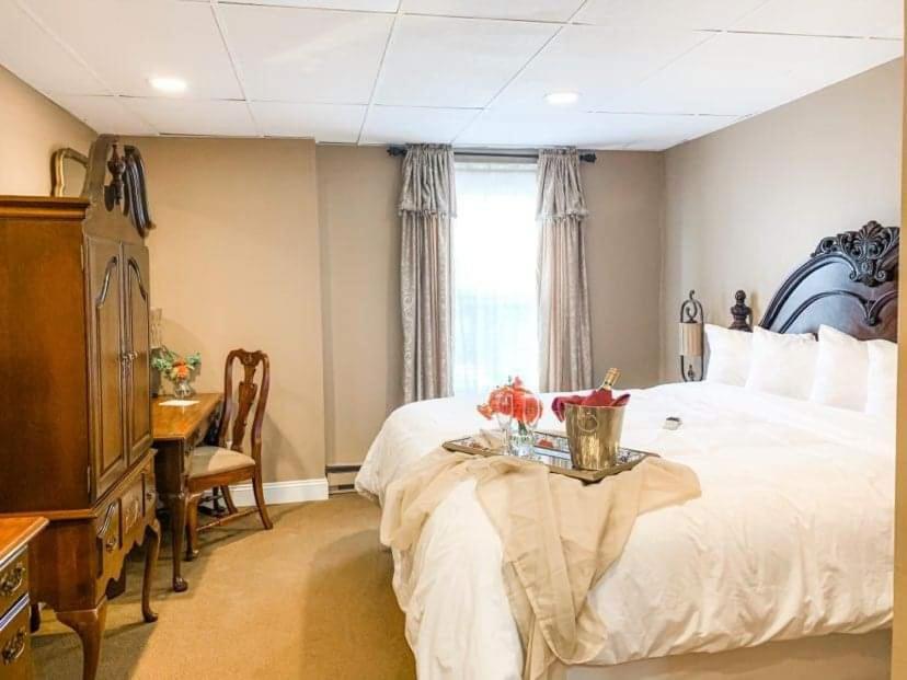 The Sherwood Hotel Greene Bagian luar foto